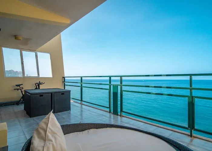 Iconic Penthouse 706 On * Funchal (Madeira)